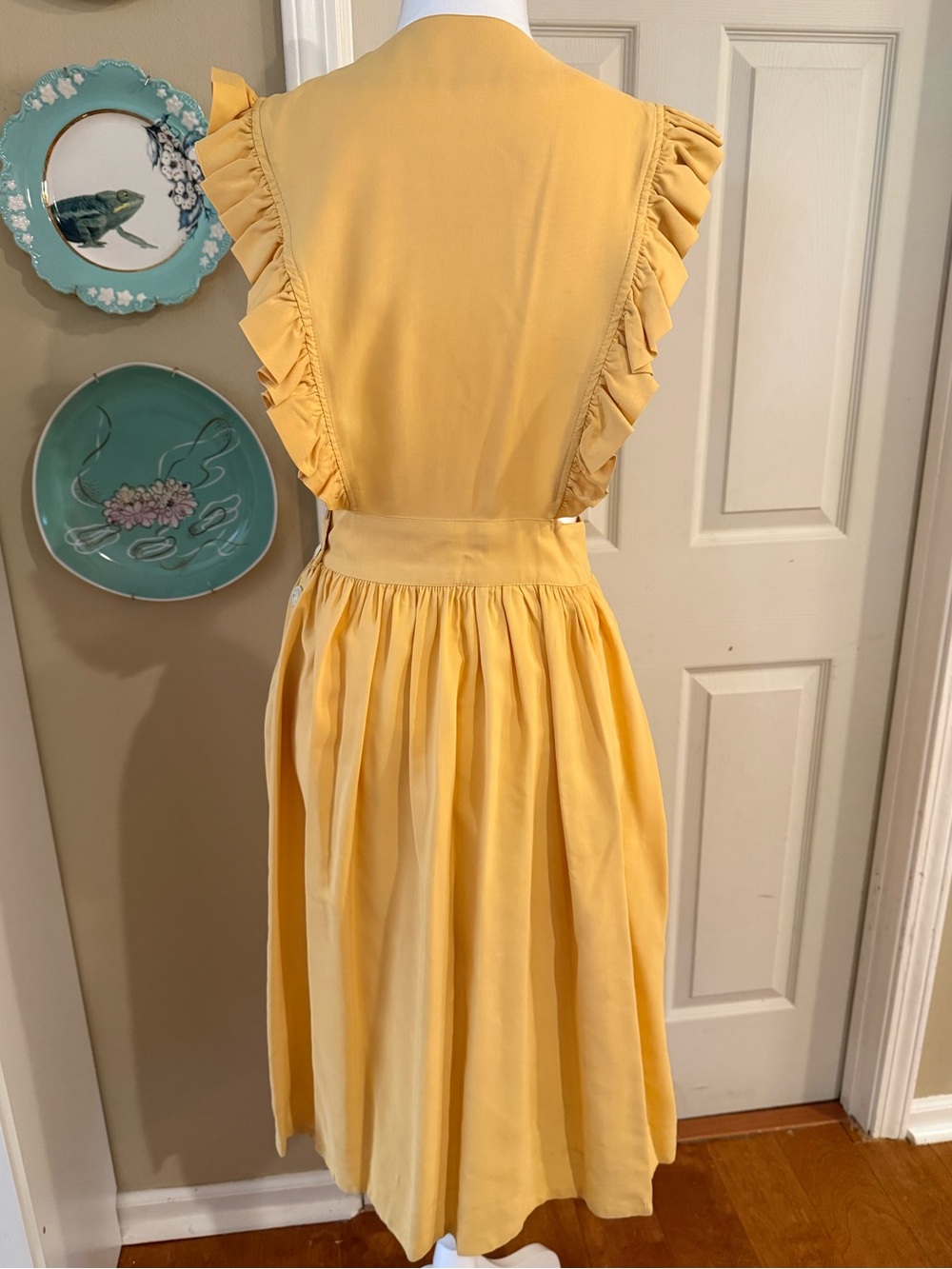 Yellow Ruffled German Dress with Embroidered Pockets - Picture 4 of 6